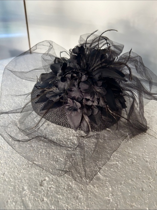 Fedoria Vintage Black Veiled Fascinator Hat Floral Accent Formal 40s -60s Derby